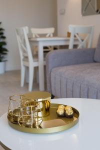 a gold plate on a table in a living room at Apartament in Bochnia