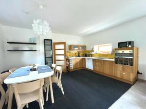 Afbeelding uit fotogalerij van Bílka 33 - Village home in the Czech Central Highlands in Bořislav +13 foto's