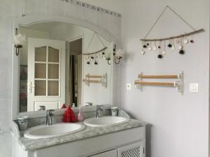 a bathroom with two sinks and a large mirror at Le Gîte de Pomme in Nargis +122 photos