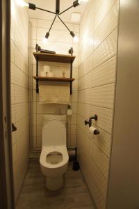 Vonios kambarys apgyvendinimo įstaigoje L'@ppart