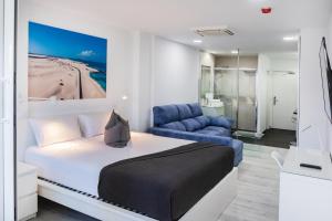 Posteľ alebo postele v izbe v ubytovaní Coccoloba Suites Corralejo