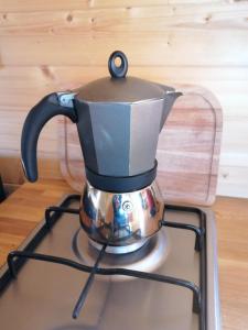 a tea pot sitting on top of a stove at Roulotte La Vert-Dîne in Saint-Pardoux