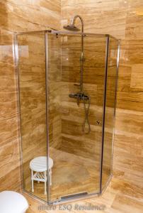 Bilik mandi di Micro ESQ Residence