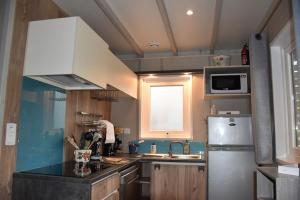 Fotografie z fotogalerie ubytování Chalet prestige camping 4* vue sur la forêt v destinaci Gujan-Mestras