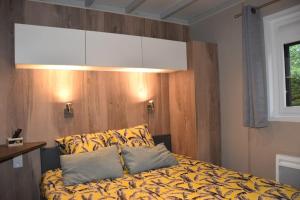 Fotografie z fotogalerie ubytování Chalet prestige camping 4* vue sur la forêt v destinaci Gujan-Mestras