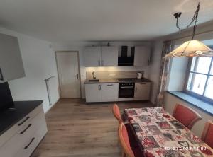 Kuchyň nebo kuchyňský kout v ubytování Appartements Klaus Bergheim + 7 fotografií