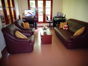 O zonă de relaxare la Brilliant View Home Stay