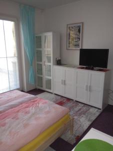 Televízia a/alebo spoločenská miestnosť v ubytovaní Apartmán Rezidence Čertovka 2121 free parking garage + 37 fotografií