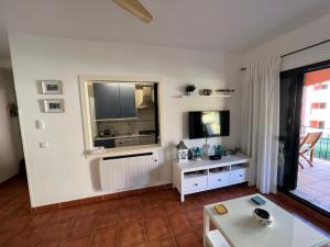 Kuchyňa alebo kuchynka v ubytovaní Apartamento en urbanización de primera linea de playa, Atlanterra Zahara de los Atunes