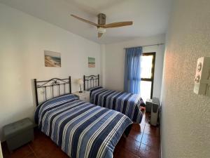 Posteľ alebo postele v izbe v ubytovaní Apartamento en urbanización de primera linea de playa, Atlanterra Zahara de los Atunes