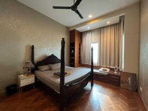 a bedroom with a bed and a ceiling fan at Perfect Marina Stay@ Strait Quay 5 pax w/ Free Carpark in Bagan Jermal