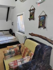 Postel nebo postele na pokoji v ubytování Apartmani Mali Raj Rudnik + 37 fotografií