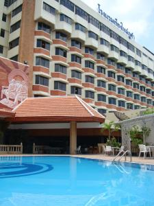 Swimmingpoolen hos eller tæt på Chiang Mai Phucome Hotel