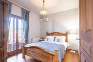 Ένα ή περισσότερα κρεβάτια σε δωμάτιο στο Stone Sunset Villa