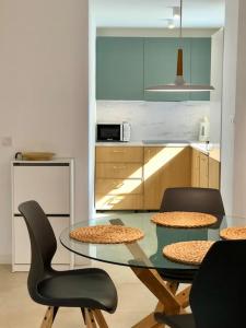 a kitchen with a glass table and two chairs at Apartamento Costa Calida in San Pedro del Pinatar