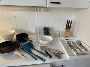 a kitchen counter with plates and utensils on it at Iso huoneisto 4 in Ylivieska