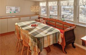 Fotografie z fotogalerie ubytování Awesome Home In Fjälkinge With Kitchen v destinaci Fjälkinge
