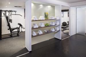 Fitness centrum a/nebo fitness zařízení v ubytování INNSiDE by Meliá Düsseldorf Seestern