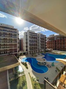 an overhead view of a swimming pool in a building at Apartamento no Park Sul - Brasília in Brasilia
