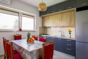 Kuchyňa alebo kuchynka v ubytovaní Apartment Ivanov
