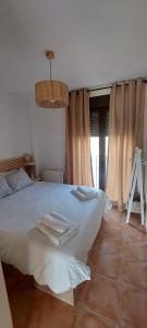 A bed or beds in a room at El HOGAR DE LAS MARIPOSAS - VUTE-22-057
