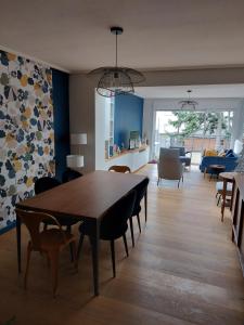 a living room with a dining room table and chairs at Maison familiale centre ville avec Parking in Le Mans