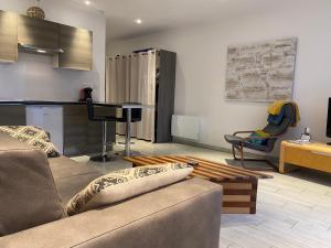 a living room with a couch and a table at Le defi in Fouras