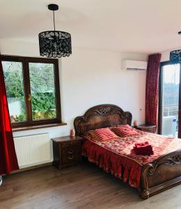 Llit o llits en una habitació de Willa nad jeziorem w Warszawie