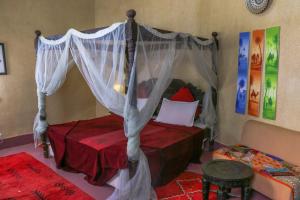 Postel nebo postele na pokoji v ubytování Riad Kasbah Omar