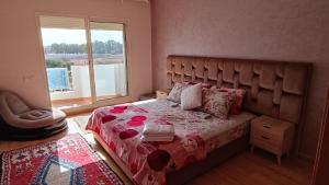 a bedroom with a bed with a large window at Suite Meublée à Nouaceur in Nouaseur