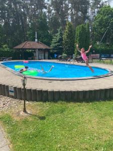 Bazén v ubytovaní Penzion Parkur alebo v jeho blízkosti