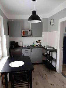 a kitchen with a black table and a black counter top at Ferienwohnung und Monteurwohnung Schulz in Königs Wusterhausen