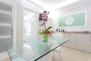 Kuchyň nebo kuchyňský kout v ubytování Boutique Hotel Paradiso Bovelacci