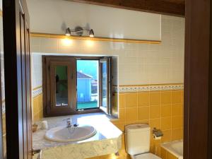 A bathroom at Hotel El Quintanal