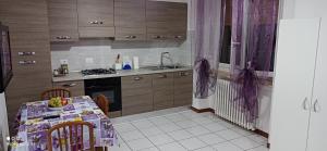 Kuchyň nebo kuchyňský kout v ubytování Appartamento tra Como e Milano
