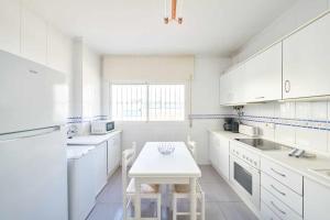 Küche/Küchenzeile in der Unterkunft Apartamento Cala Higuera 80m2