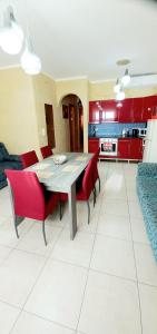 Kuchyň nebo kuchyňský kout v ubytování Apartment With Pool Gozo