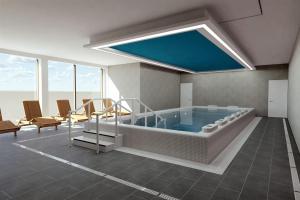 a hot tub in a room with a table and chairs at South Lake House - 300m to South Lake Leisure Centre in Derrymacash