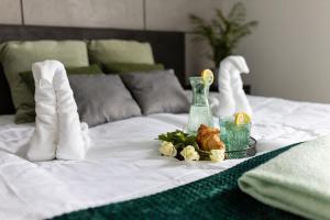 Postel nebo postele na pokoji v ubytování Apartamenty Olimpijska nad jeziorem Ukiel