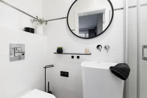 Koupelna v ubytování Apartamenty Olimpijska nad jeziorem Ukiel + 45 fotografií