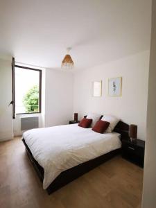 Fotografie z fotogalerie ubytování Maison 2 chambres, 6 pers - Wifi et Linge inclus - Niort centre v destinaci Niort