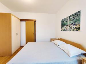 Postel nebo postele na pokoji v ubytování Airy Apt in Tisno - Murter, Beach - 3 Min Walk, 2 bedrooms, 2 bathrooms, 70m2 with terrace, mooring included
