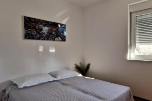 Postel nebo postele na pokoji v ubytování Airy Apt in Tisno - Murter, Beach - 3 Min Walk, 2 bedrooms, 2 bathrooms, 70m2 with terrace, mooring included
