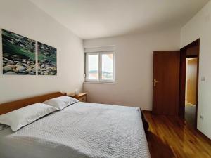 Postel nebo postele na pokoji v ubytování Airy Apt in Tisno - Murter, Beach - 3 Min Walk, 2 bedrooms, 2 bathrooms, 70m2 with terrace, mooring included