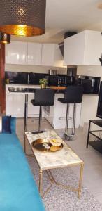 Η κουζίνα ή μικρή κουζίνα στο Studio Argenteuil +4 φωτογραφίες