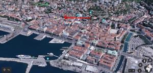 Nespecifikovaný výhled na destinaci Rijeka nebo výhled na město při pohledu z apartmánu