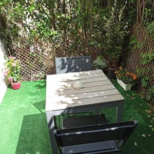 Vonkajšia záhrada v ubytovaní Studio avec terrasse et parking proche centre ville