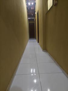 a hallway with a tile floor in a building at Pousada Aconchego de Mãe in Fortaleza
