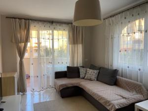 A seating area at Apartamento Pargue Tropical Még 10 kép