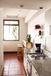 a kitchen with a stove and a counter top at Calida casa ph, con patio in Florida